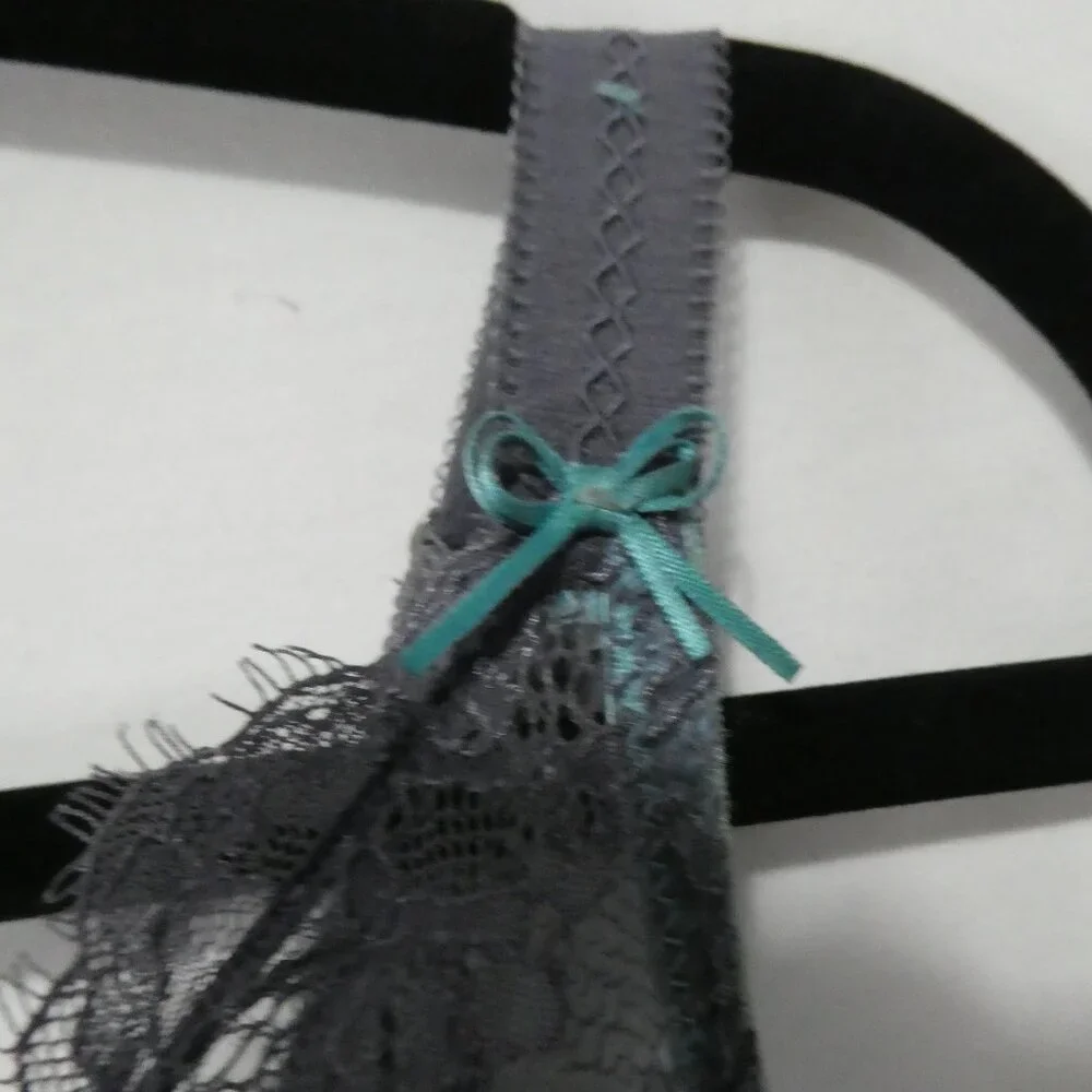AG - ASHLEY GRAHAM | 40 DDD | Elegant Grey and Turquoise Lace Patterned Bra - Picture 7 of 16